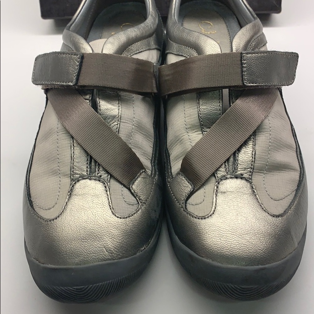 Shoes - Picture 2 of 4